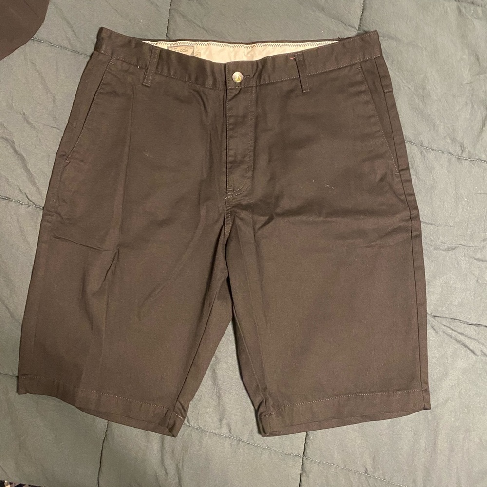 Black mens Volcom shorts 34, not worn, no tags